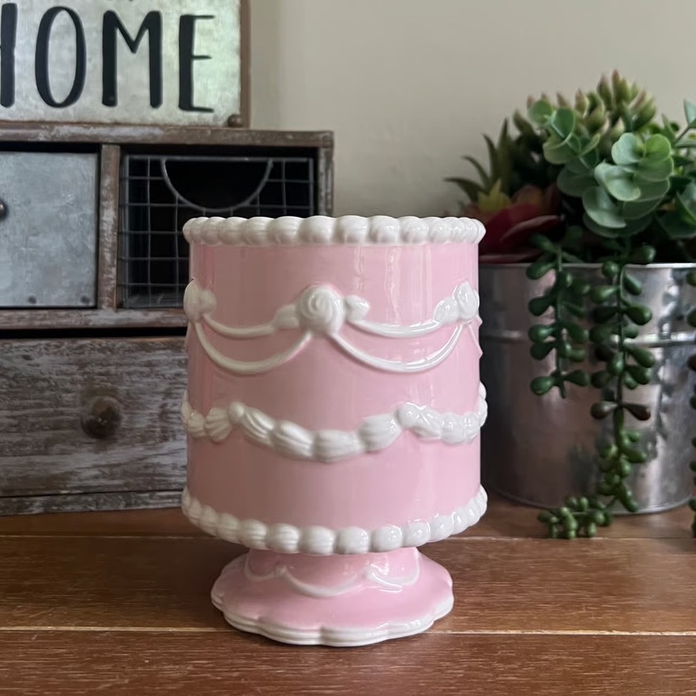 New Ceramic Pink Decorated Cake Makeup Holder - Picture 2 of 4